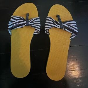 Havaianas Flio Flops Black/White stripe size 39/40 9/10